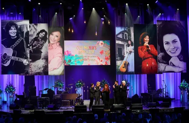 SEG displays hanging above the stage for Loretta Lynn’s memorial, creating a heartfelt and visually stunning tribute to the country music legend.