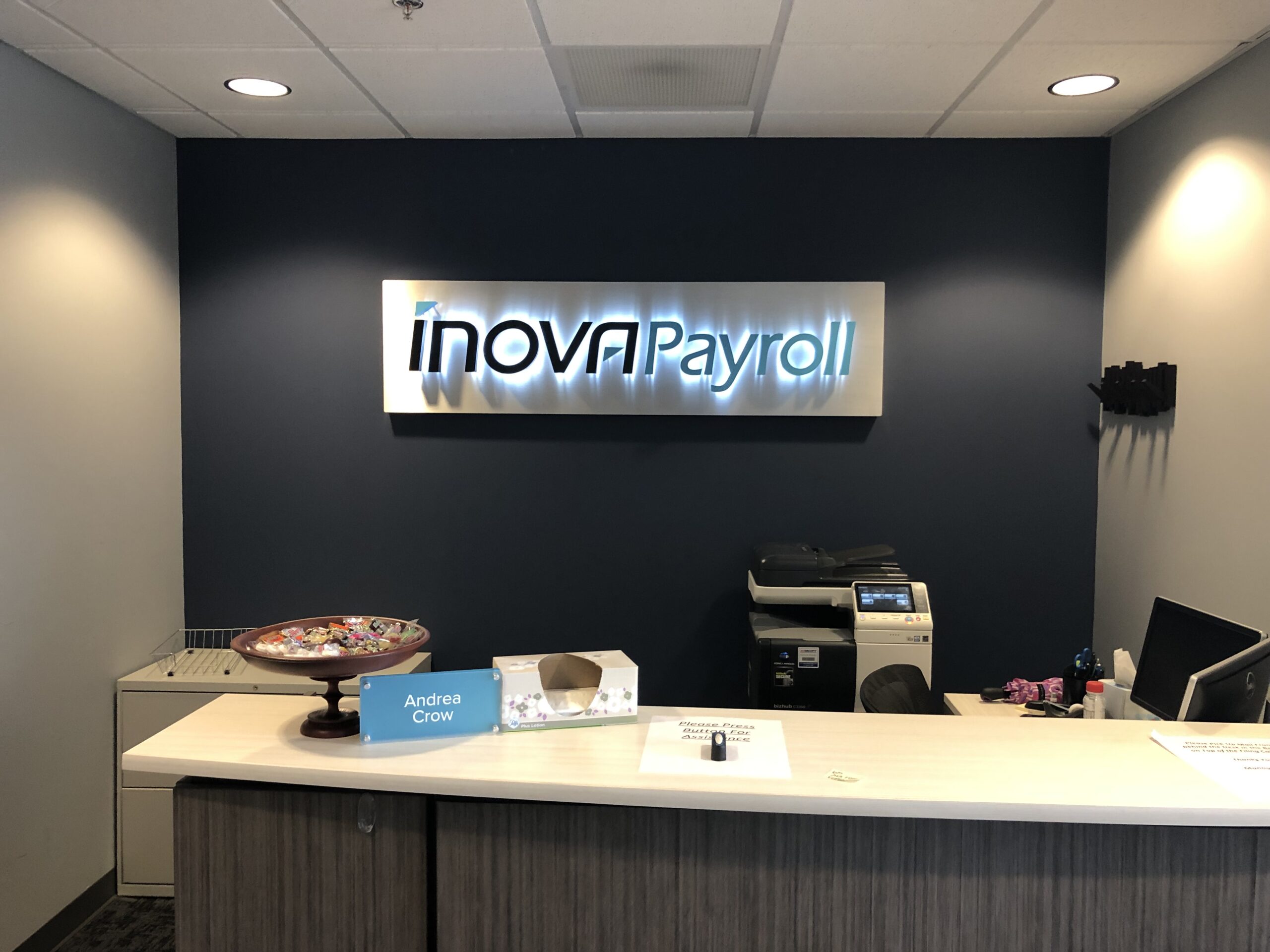 LED 3D logo sign for office lobby on brushed silver metal