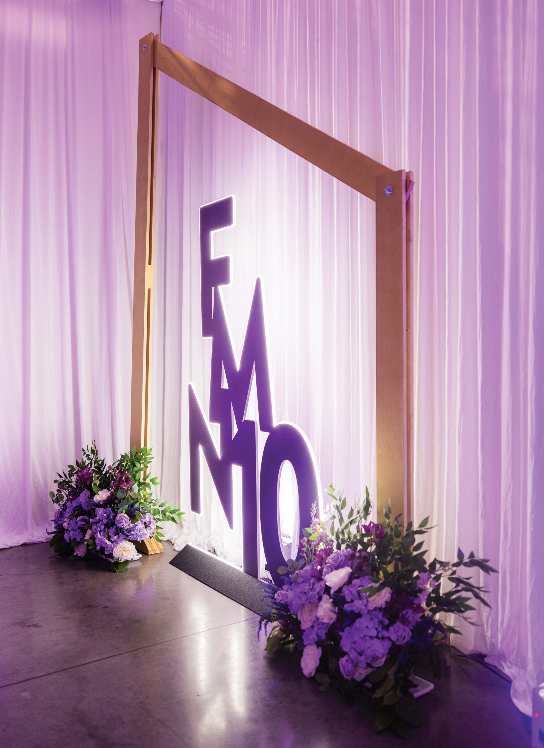 Event backdrop with backlit custom logo sign custom LED Logo Sign for Event backdrop